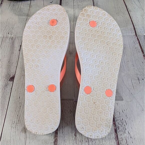 Cute Sloth Pattern Flip Flops - Size 9/10 - Picture 7 of 9